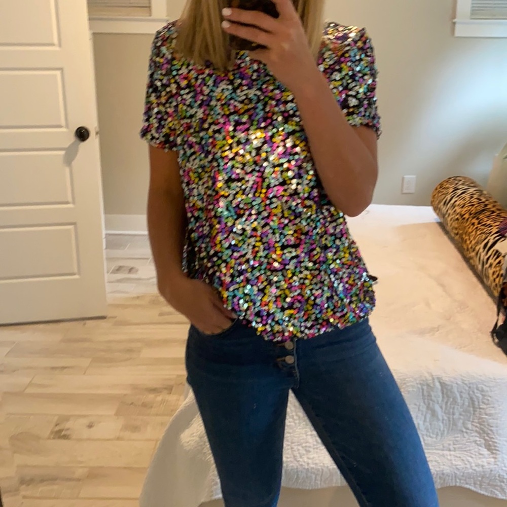Beautiful sequin top by Hutch
